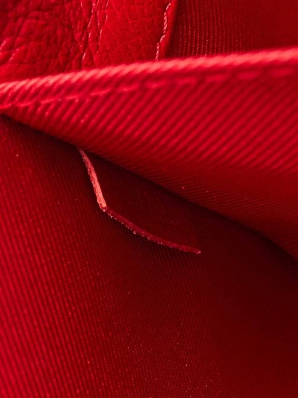 Louis Vuitton Rubis Calfskin Leather Lockme II - Picture 11 of 12